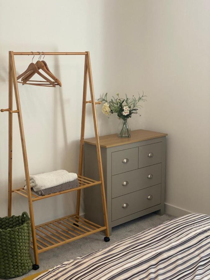 Peterborough Brand New City Center Apartment 2 Bedroom 2 Bath Apartment Free Parking Contractors Welcome Exterior foto