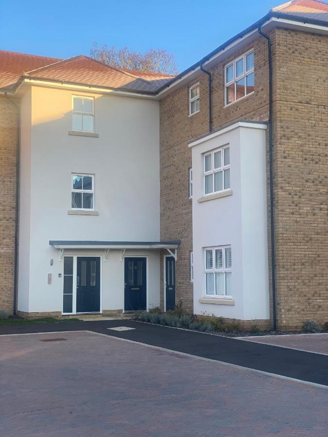 Peterborough Brand New City Center Apartment 2 Bedroom 2 Bath Apartment Free Parking Contractors Welcome Exterior foto